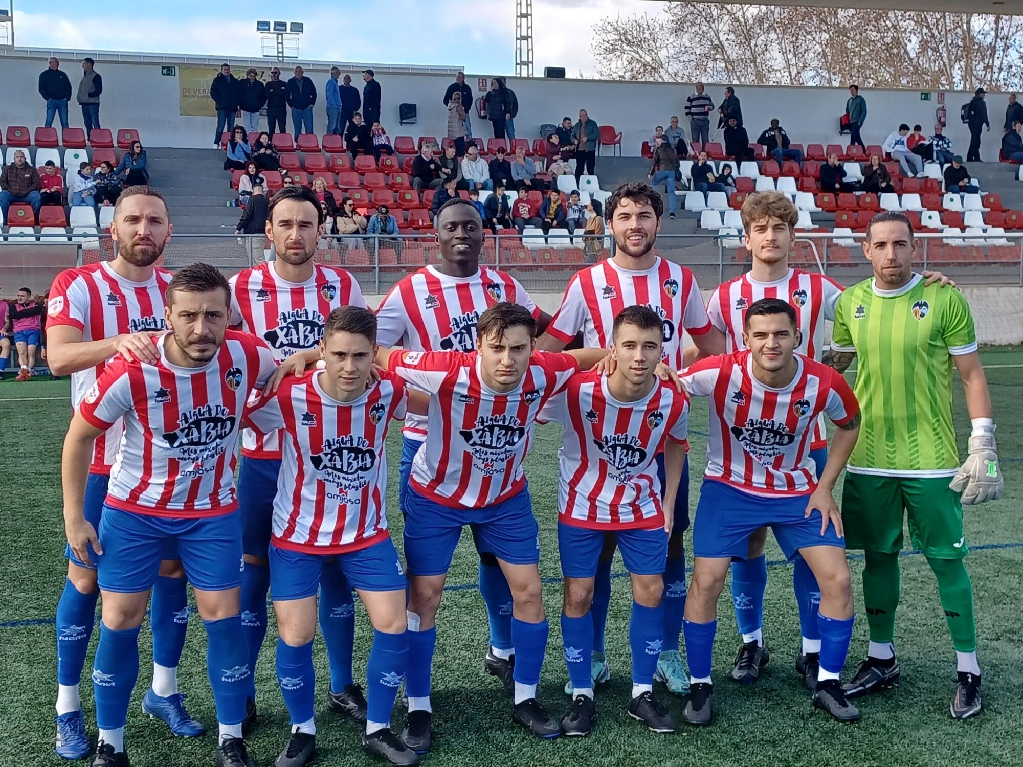 Mario con su gol dio la victoria al CD Jávea ante el Crevillente Deportivo (1-0)