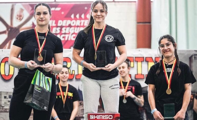 Ariadna Mena a sus 22 años es la reina absoluta junior del Powerlifting regional valenciano