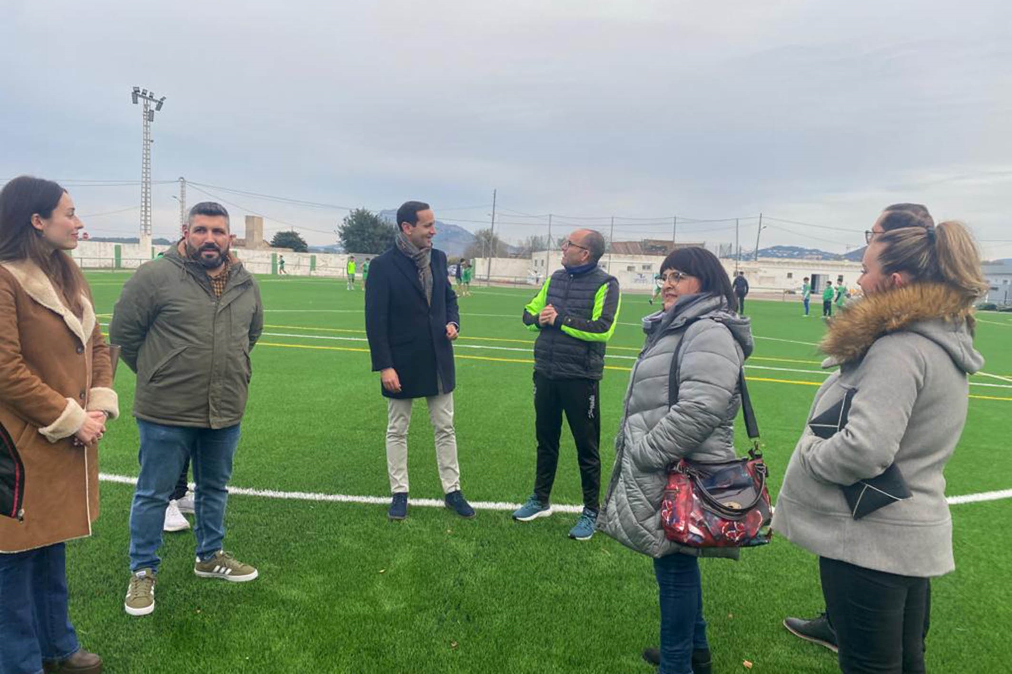 El campo municipal de fútbol de El Verger luce su nuevo césped artificial