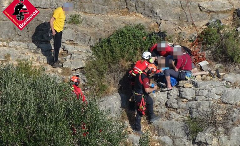 Rescatan a un octogenario herido al caer mientras practicaba escalada en Murla