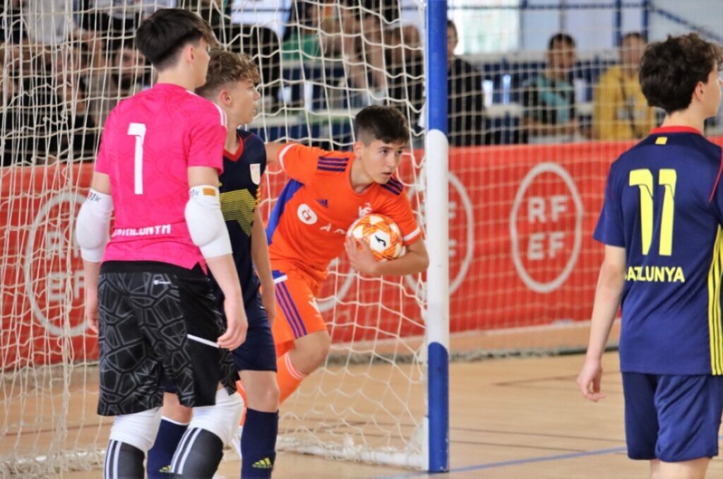 Caudeli Tras Marcar Un Gol Con La Sub 14 Valenciana