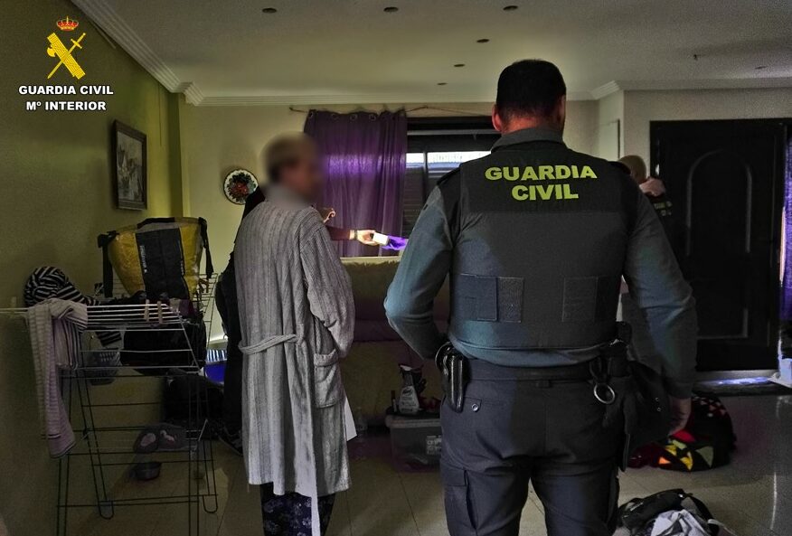 La Guardia Civil detiene a tres personas por robar en centros educativos de Pedreguer